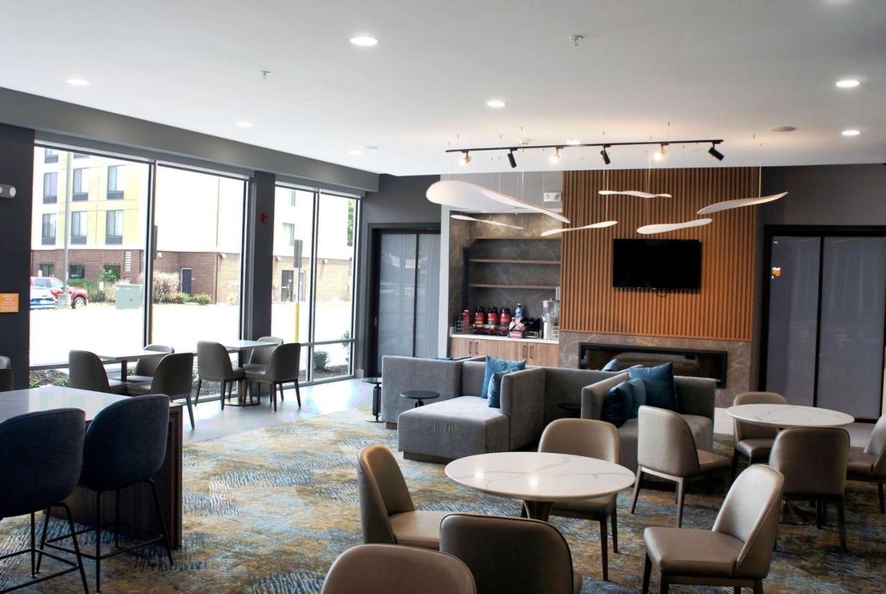 La Quinta Inn & Suites By Wyndham Manchester - Arnold Afb Exterior foto
