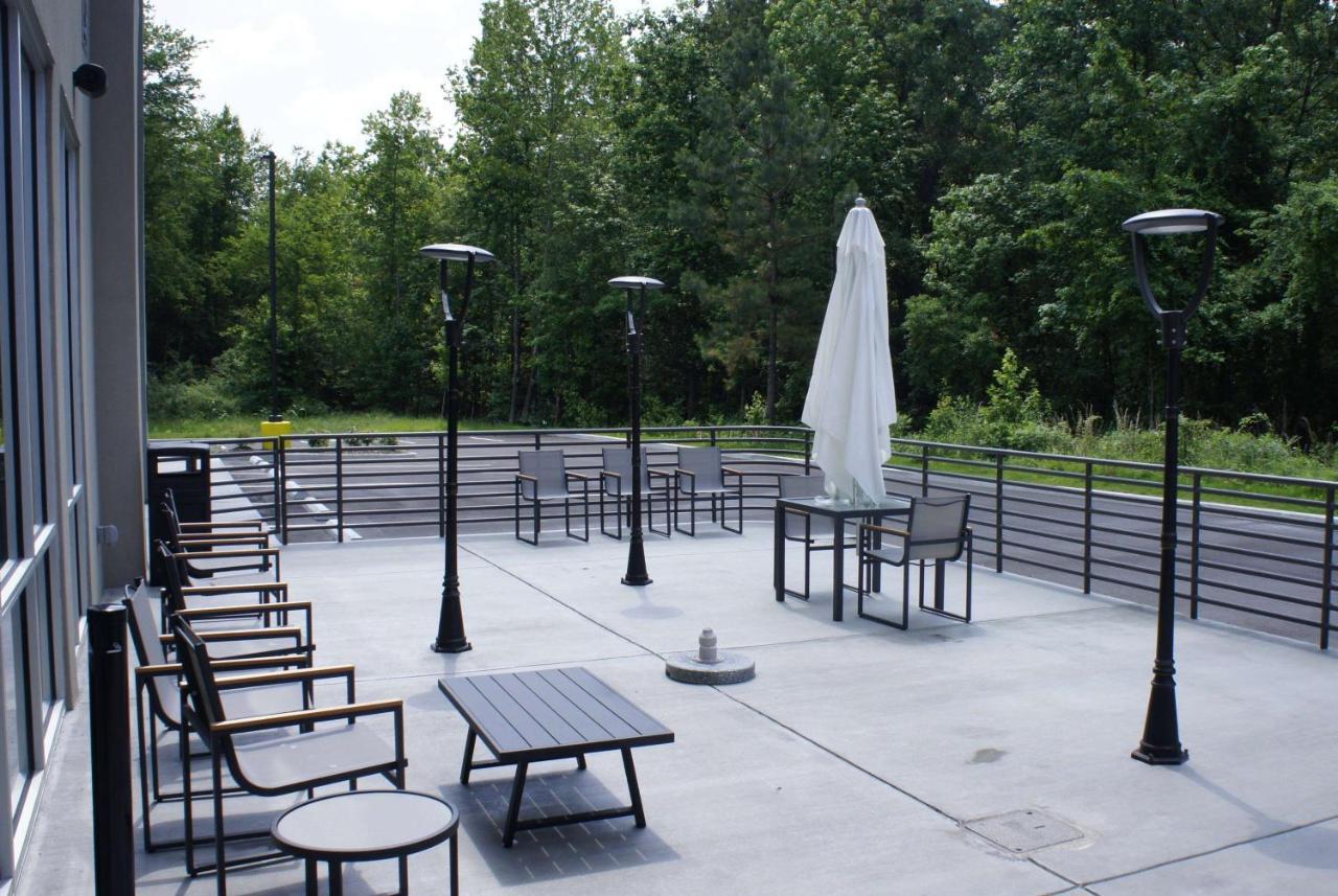 La Quinta Inn & Suites By Wyndham Manchester - Arnold Afb Exterior foto
